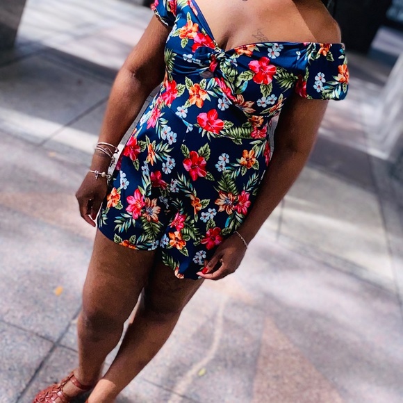 “ Shauna” Short Sleeve Romper - Picture 2 of 2